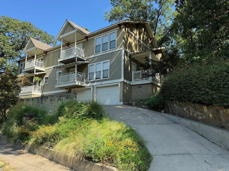 Building Photo - 3124 Kavanaugh Blvd