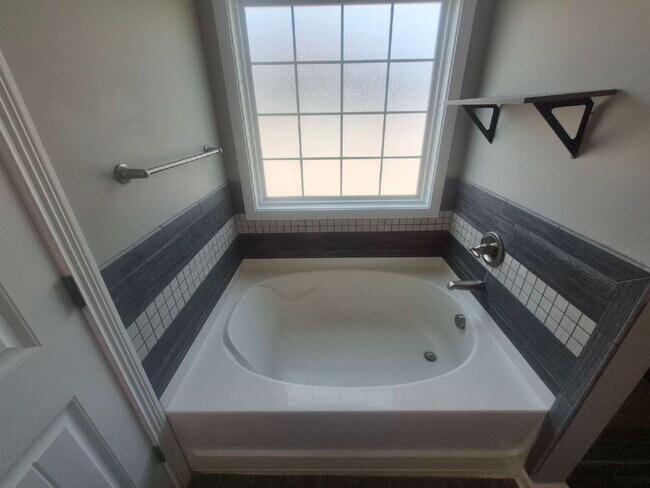 Building Photo - 1351 Freedom Dr