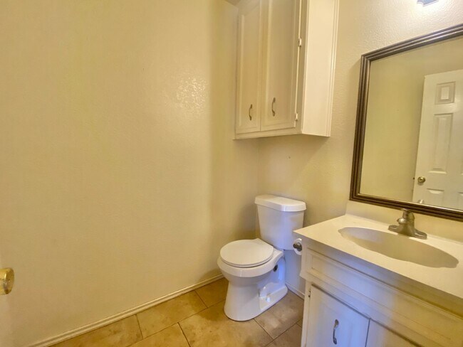 Building Photo - Great 5 bedroom home near LCU now available