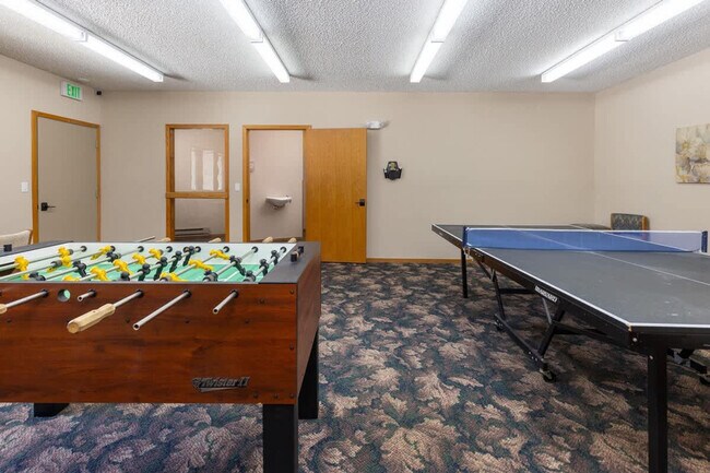 Building Photo - 290 Broken Lance Dr