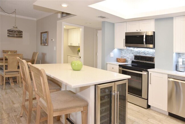 Building Photo - 4900 Brittany Dr S