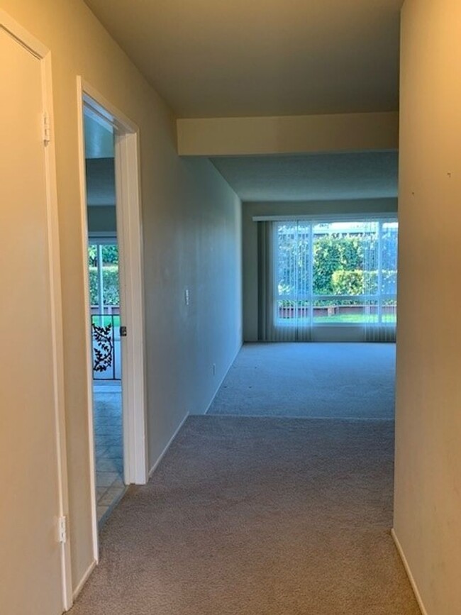 Building Photo - Four bedroom home in Foster City