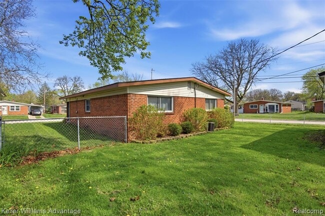 Building Photo - 7435 Lathers St