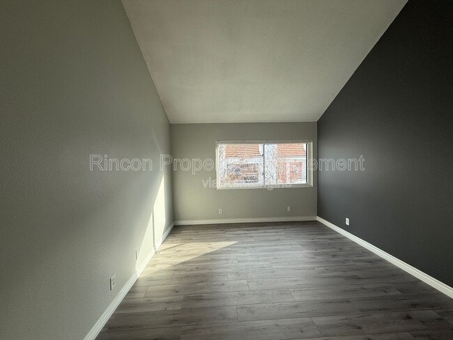 Building Photo - 1231 Tivoli Ln