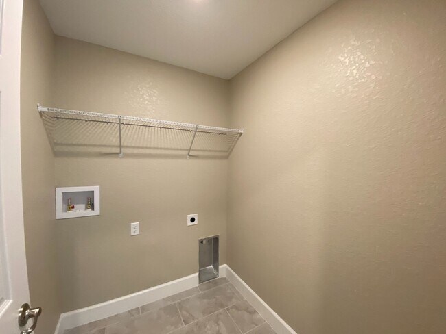 Building Photo - Desirable SW Ocala Neighborhood 3/2/2 **Won't Last**