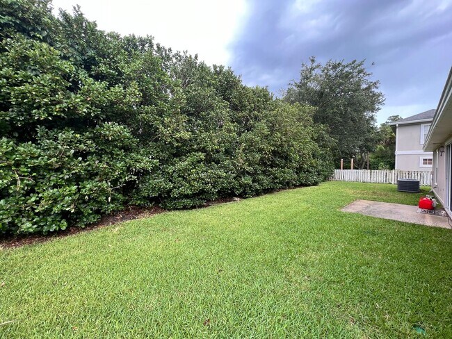 Building Photo - 4 Bed 3 Bath Home. Over 2,400 sqft Near Jacksonville Beach. Amenities, Bonus Room, Guarded Gate. ...