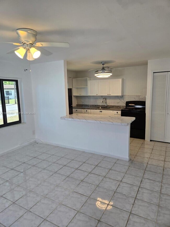 Building Photo - 1305 NE 146th St