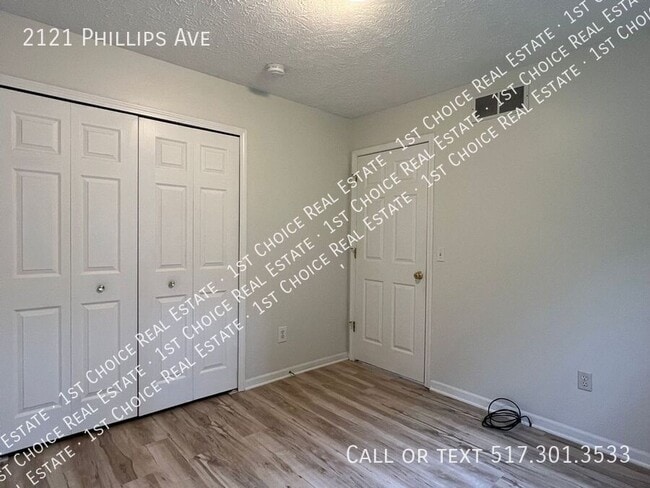 Building Photo - 2121 Phillips Ave