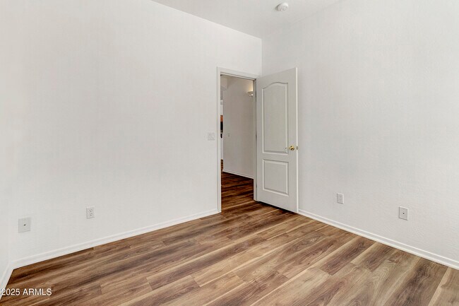 Building Photo - 17228 W Elm St