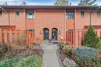 Building Photo - 704 Worthington Dr
