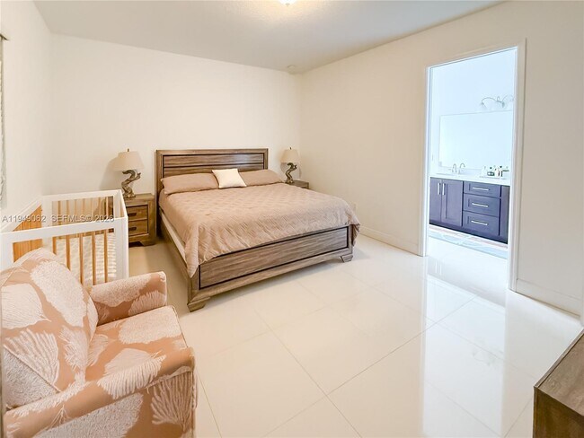 Building Photo - 17931 SW 152nd Ave