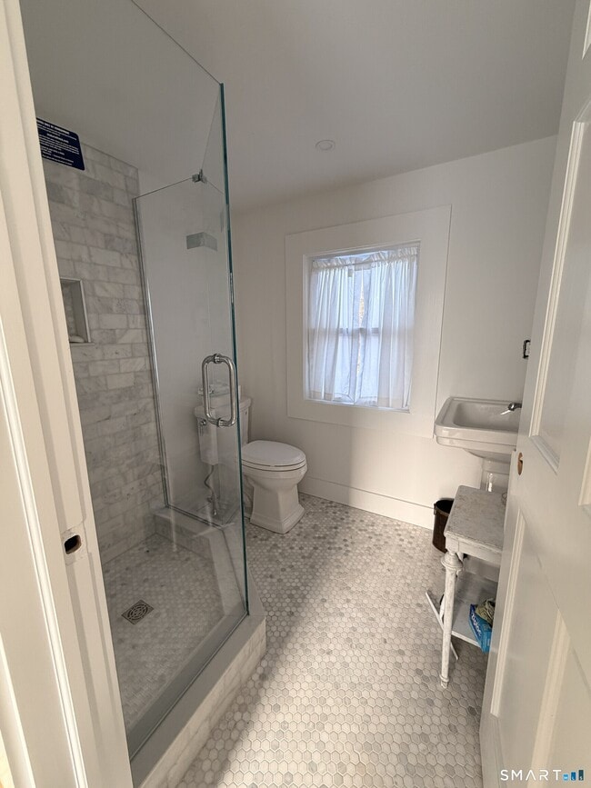 Building Photo - 8 Tyler Ave