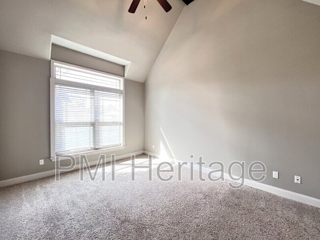 Building Photo - 3214 SW Stonepoint Ave