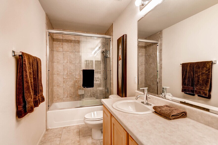 Building Photo - 6079 Raleigh Cir