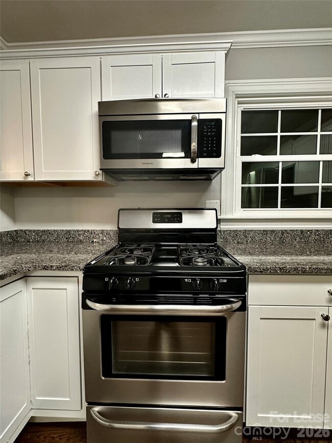 Building Photo - 710 Neil St