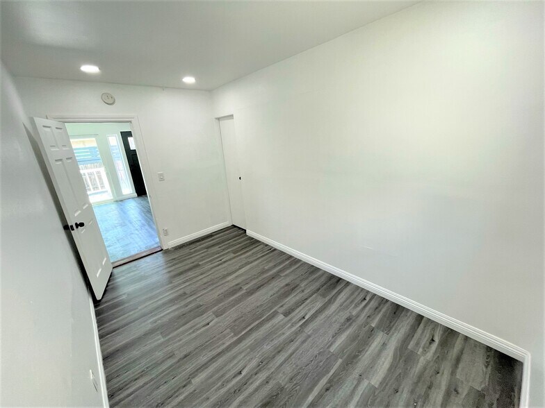 Building Photo - 8650 Orion Ave