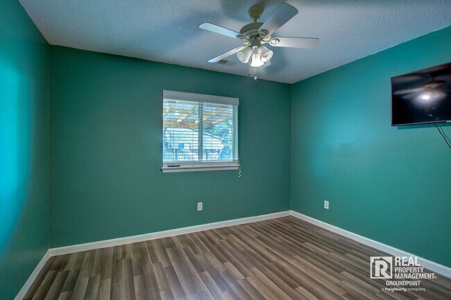 Building Photo - 121 Sioux Ct
