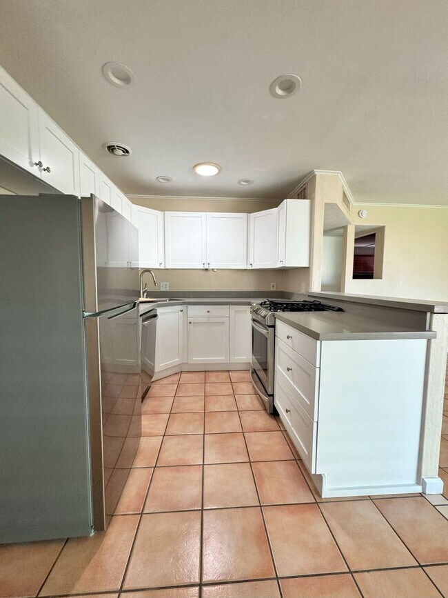 Building Photo - South Scottsdale huge corner lot 3 bedroom...