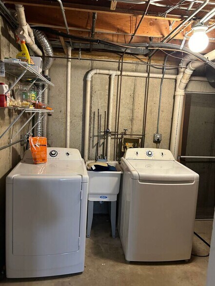 Laundry - 34191 N Horseshoe Ln