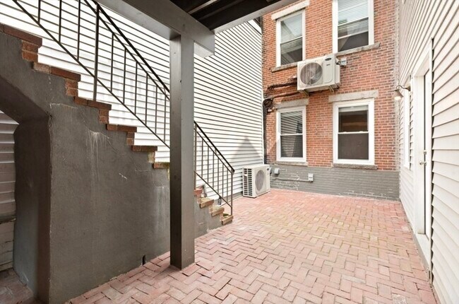 Building Photo - 353 Sumner St