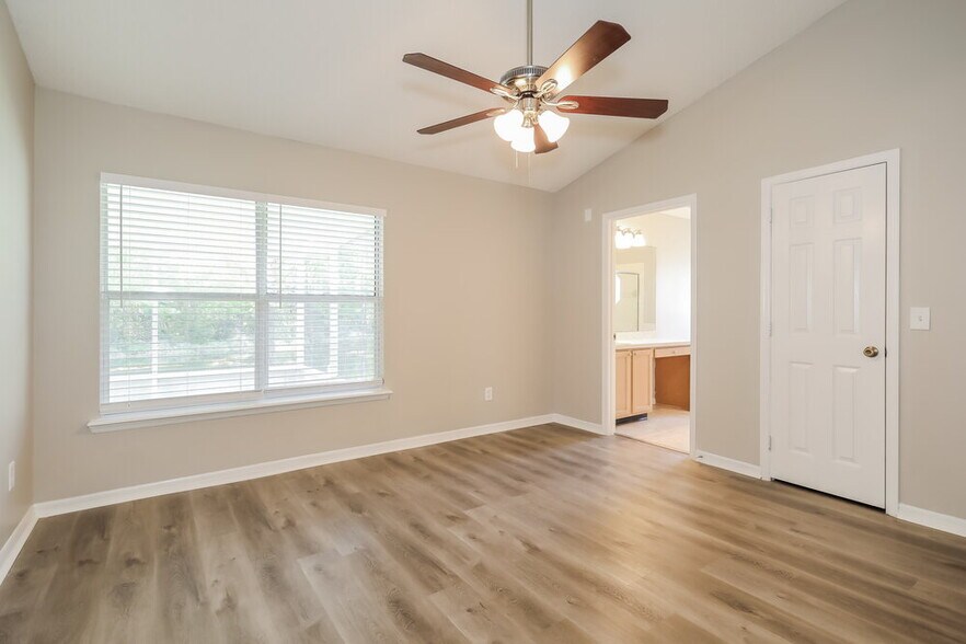 Building Photo - 1568 Saddlebrook Ln