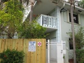 Building Photo - 1423 Holly Heights Dr