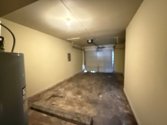 Building Photo - 3 bedroom Two Story Duplex!