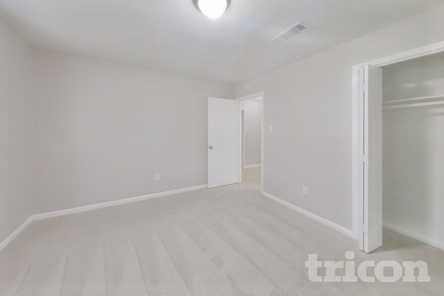 Building Photo - 19030 Jodywood Dr