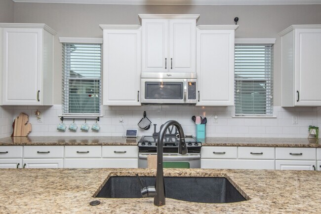 Building Photo - 8114 Champions Forest Way