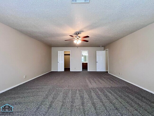 Building Photo - 8143 Chestnut Manor Dr