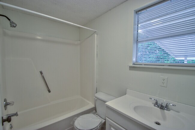 Building Photo - 2002