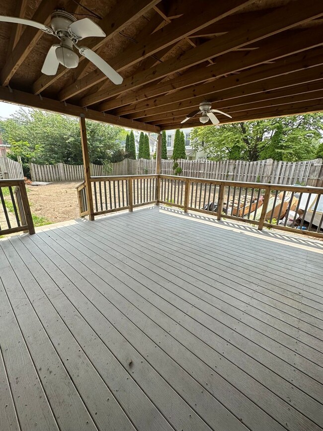 Building Photo - Beautiful 5 Bedroom 2.5 Bath Single Family...