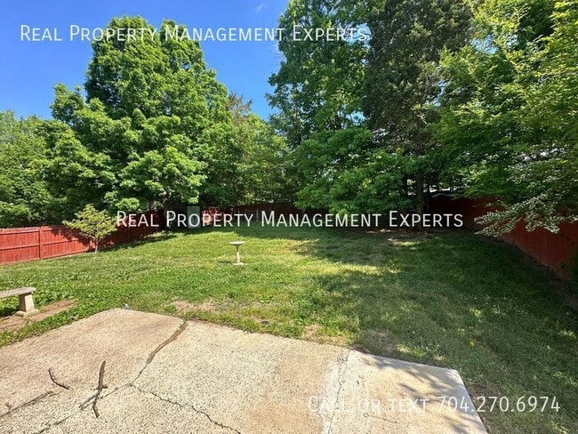Building Photo - 7915 Vermilion Dr