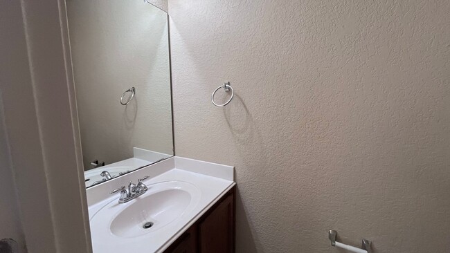 Building Photo - * Make this spacious home in Helotes off B...