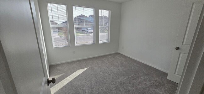 Building Photo - 446 Sormonne Lp