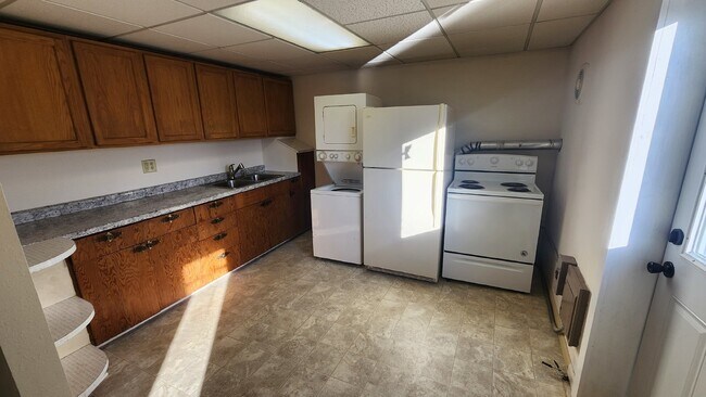 Building Photo - 2 Bedroom, 1 Bathroom Apartment For Rent D...