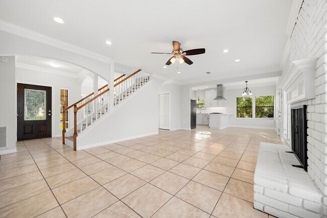 Building Photo - 15526 Cabildo Dr