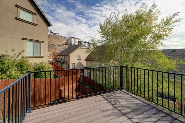 Building Photo - 5 Bedroom 3.5 Bathroom -Traverse Mountain Pet Friendly Home.