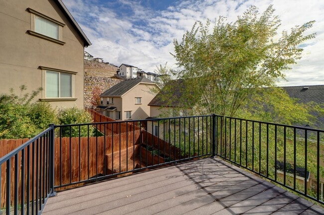 Building Photo - Traverse Mountain Pet Friendly Home.