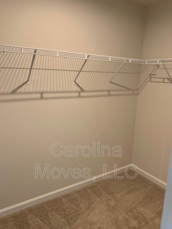 Building Photo - 10 Country Dale Dr