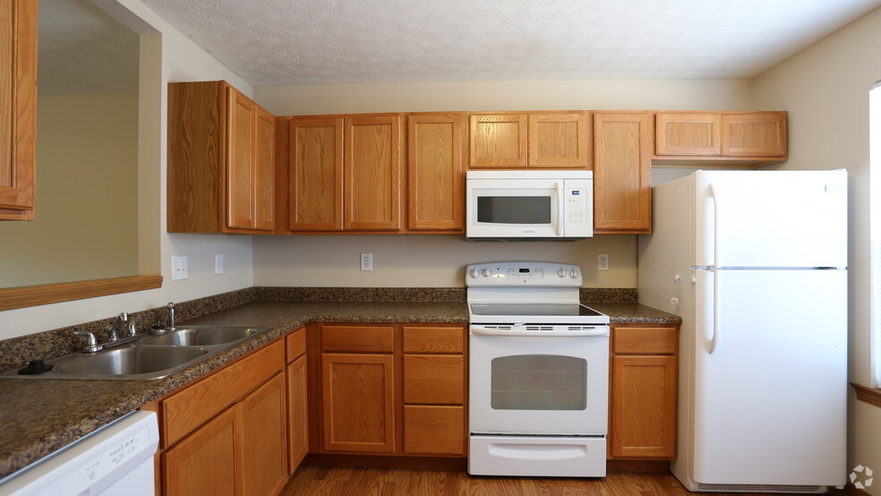 Kitchen - Hidden Brook Apartments & Townhomes