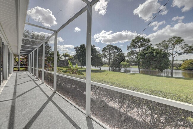 Building Photo - 8028 Plantation Lakes Dr