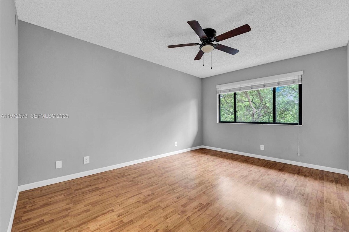 Building Photo - 15575 Miami Lakeway N