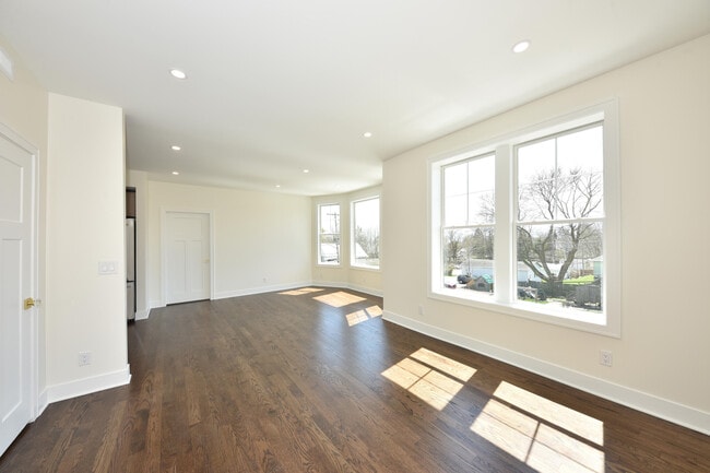 Building Photo - 104 E Prospect St