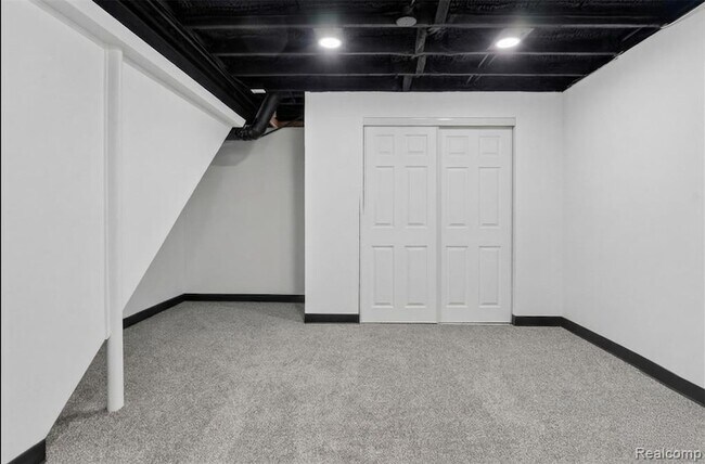 Building Photo - 4171 Mapleleaf Rd