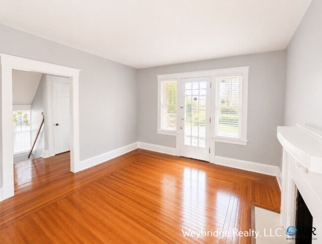Building Photo - 862 Academy Ave