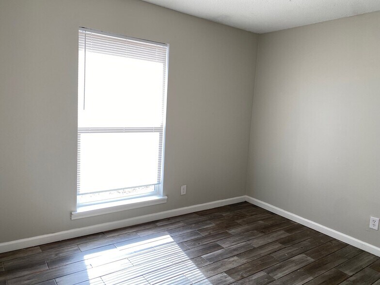 Building Photo - 19 Rolling Meadows Dr