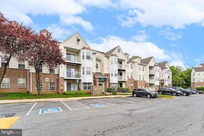 Building Photo - 8921 Town Center Cir