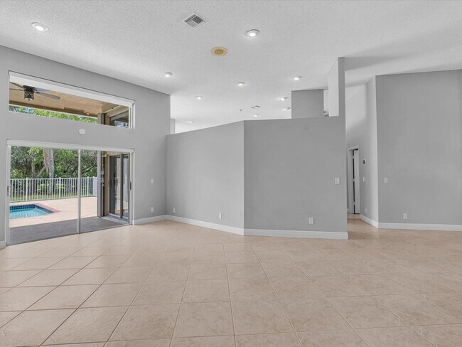 Building Photo - 10434 NW 6th Ct