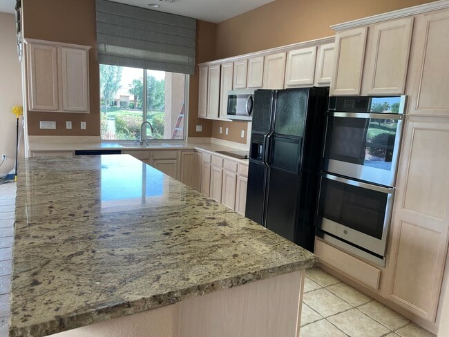 Building Photo - 39264 Mirage Cir